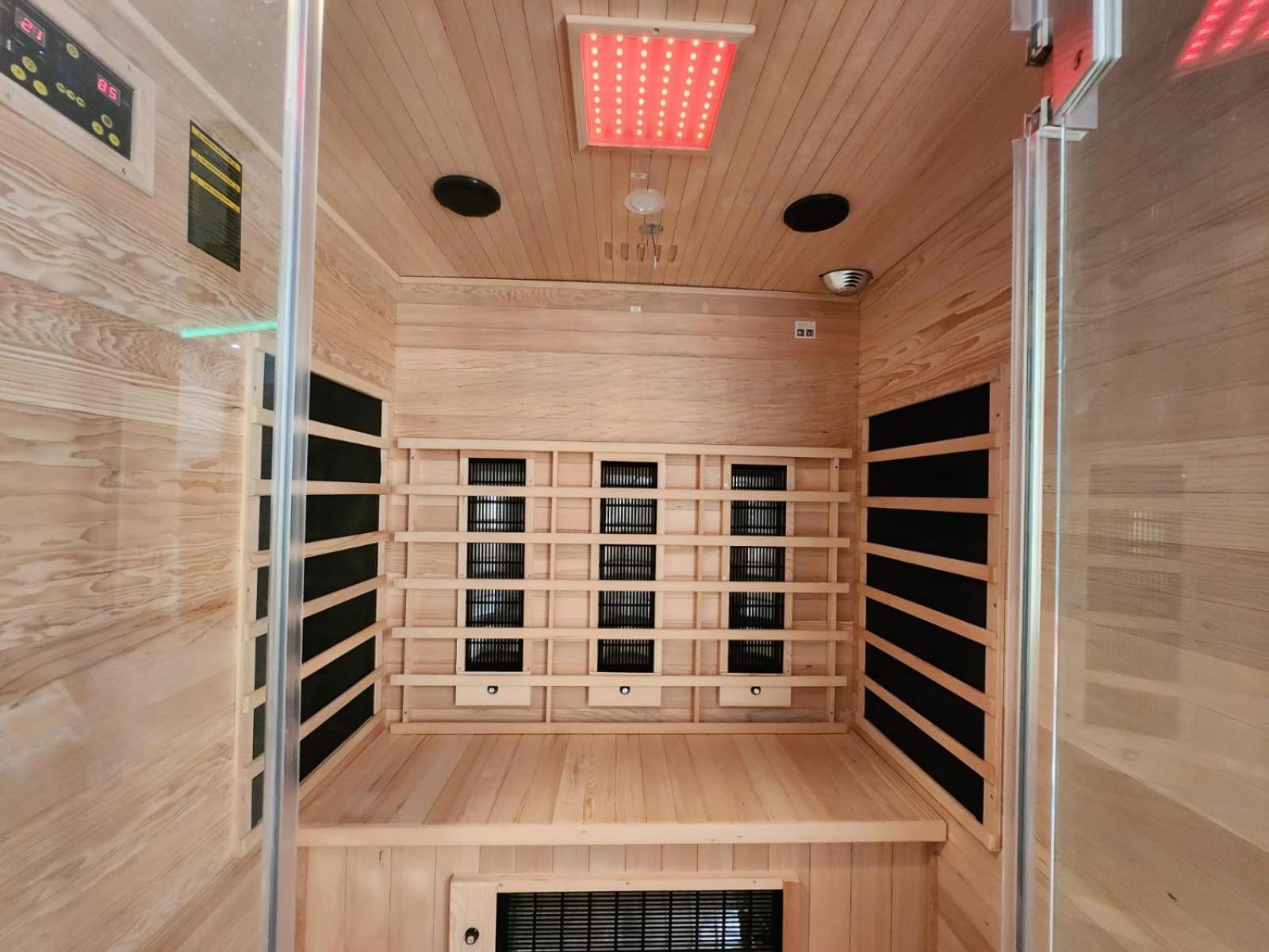 Chmielna Prestige With Luxury Jacuzzi And Sauna! Selected Also Feature A Massage Chair And Himalayan Salt With Color Therapy Salt Forest Huoneisto