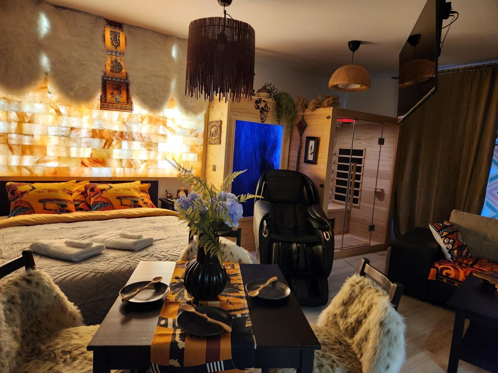 Chmielna Prestige With Luxury Jacuzzi And Sauna! Selected Also Feature A Massage Chair And Himalayan Salt With Color Therapy Salt Forest Huoneisto Gdańsk