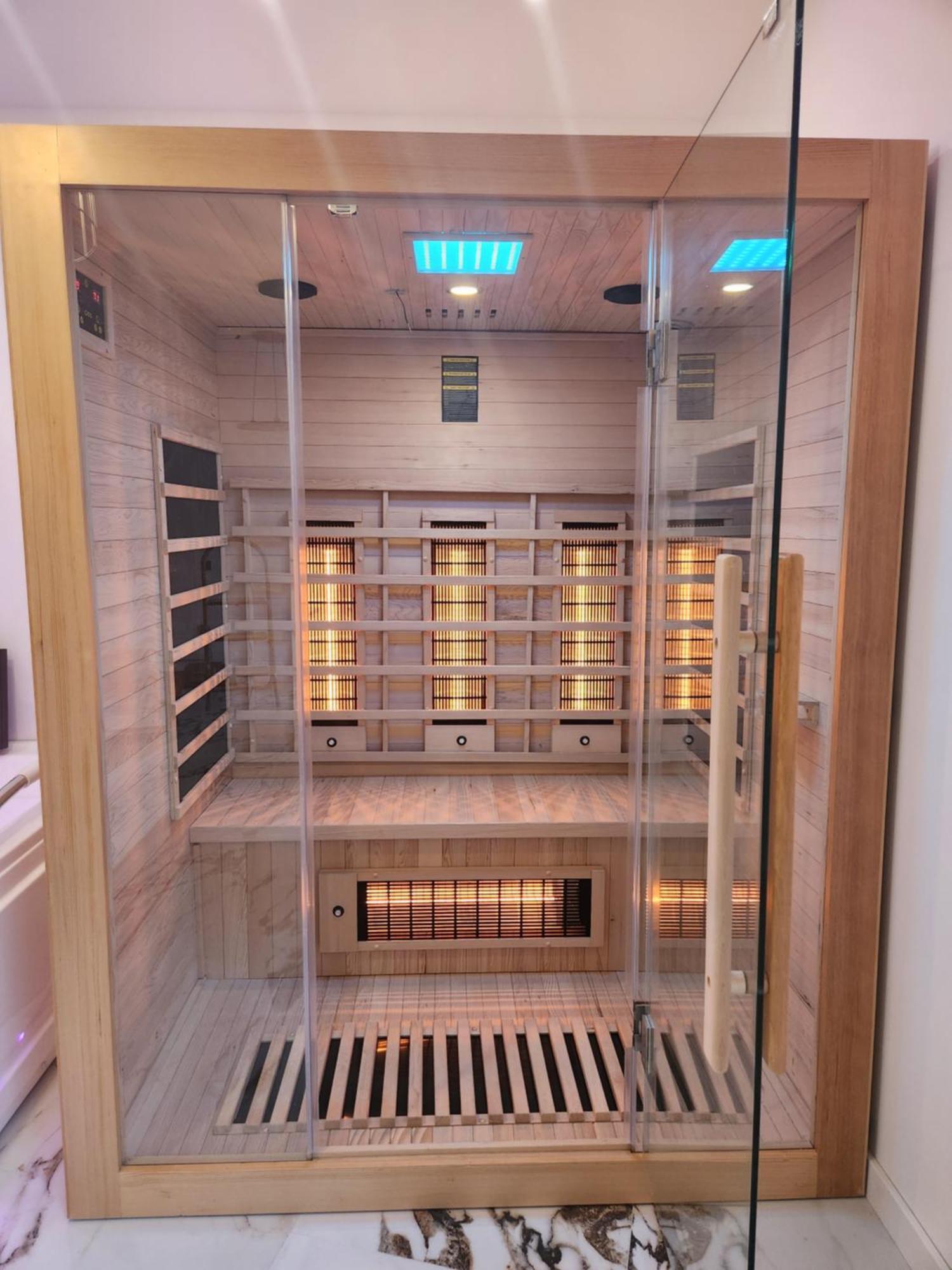 Chmielna Prestige With Luxury Jacuzzi And Sauna! Selected Also Feature A Massage Chair And Himalayan Salt With Color Therapy Salt Forest Gdańsk