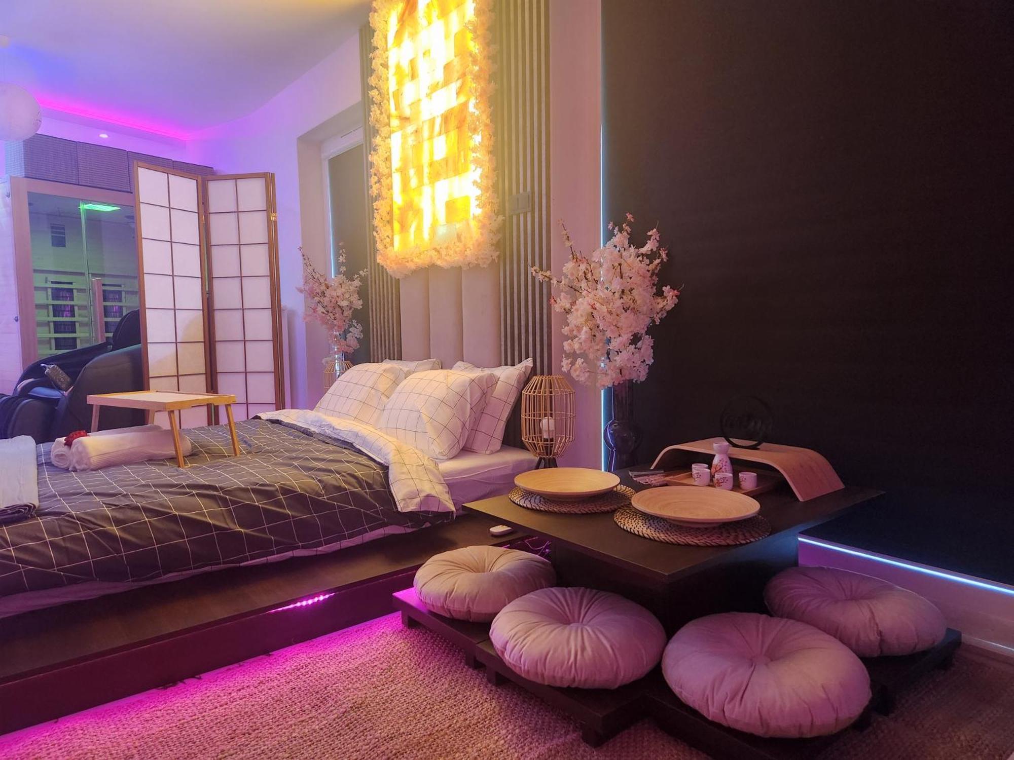 Chmielna Prestige With Luxury Jacuzzi And Sauna! Selected Also Feature A Massage Chair And Himalayan Salt With Color Therapy Salt Forest Gdańsk