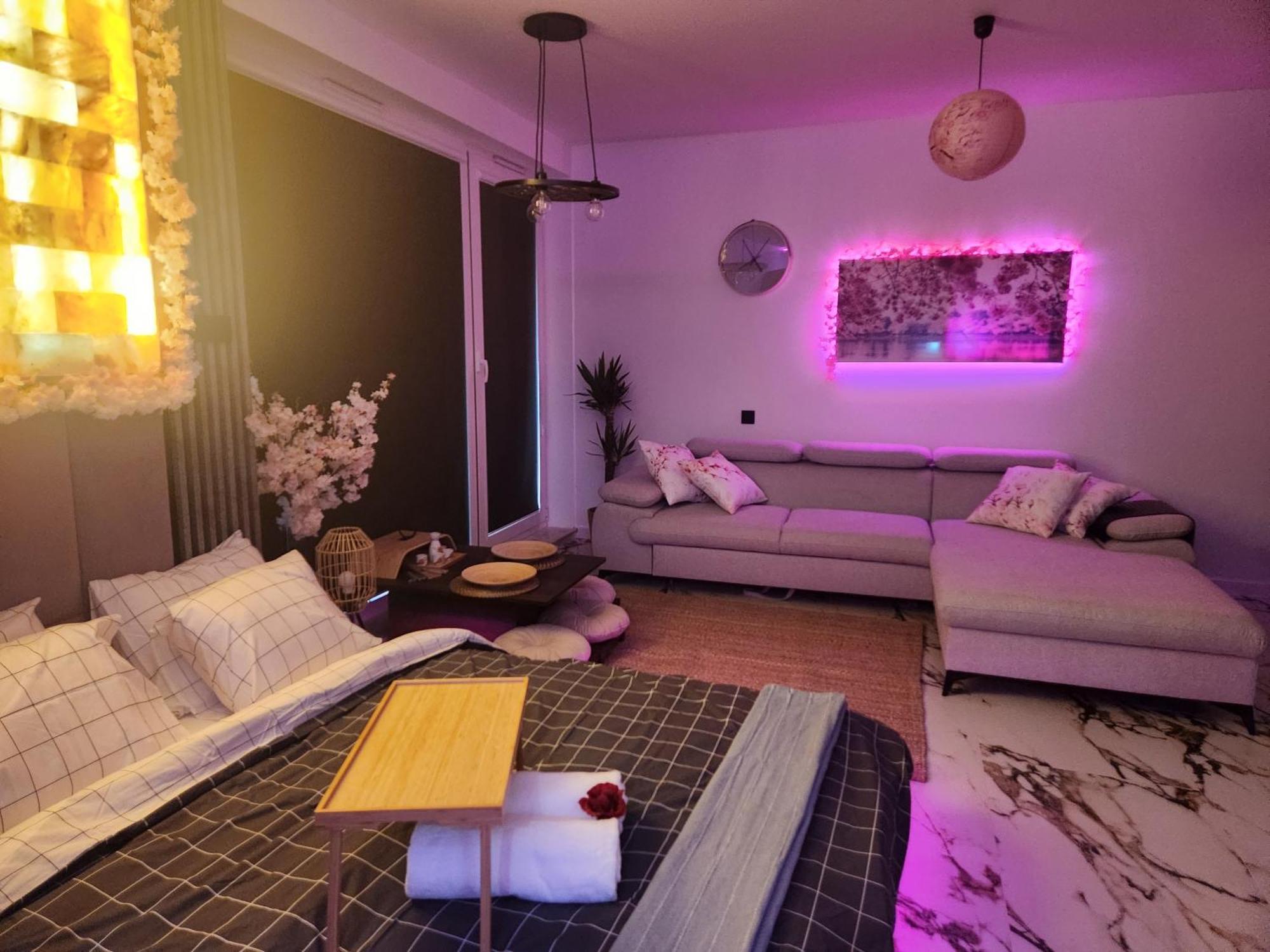 Chmielna Prestige With Luxury Jacuzzi And Sauna! Selected Also Feature A Massage Chair And Himalayan Salt With Color Therapy Salt Forest Gdańsk