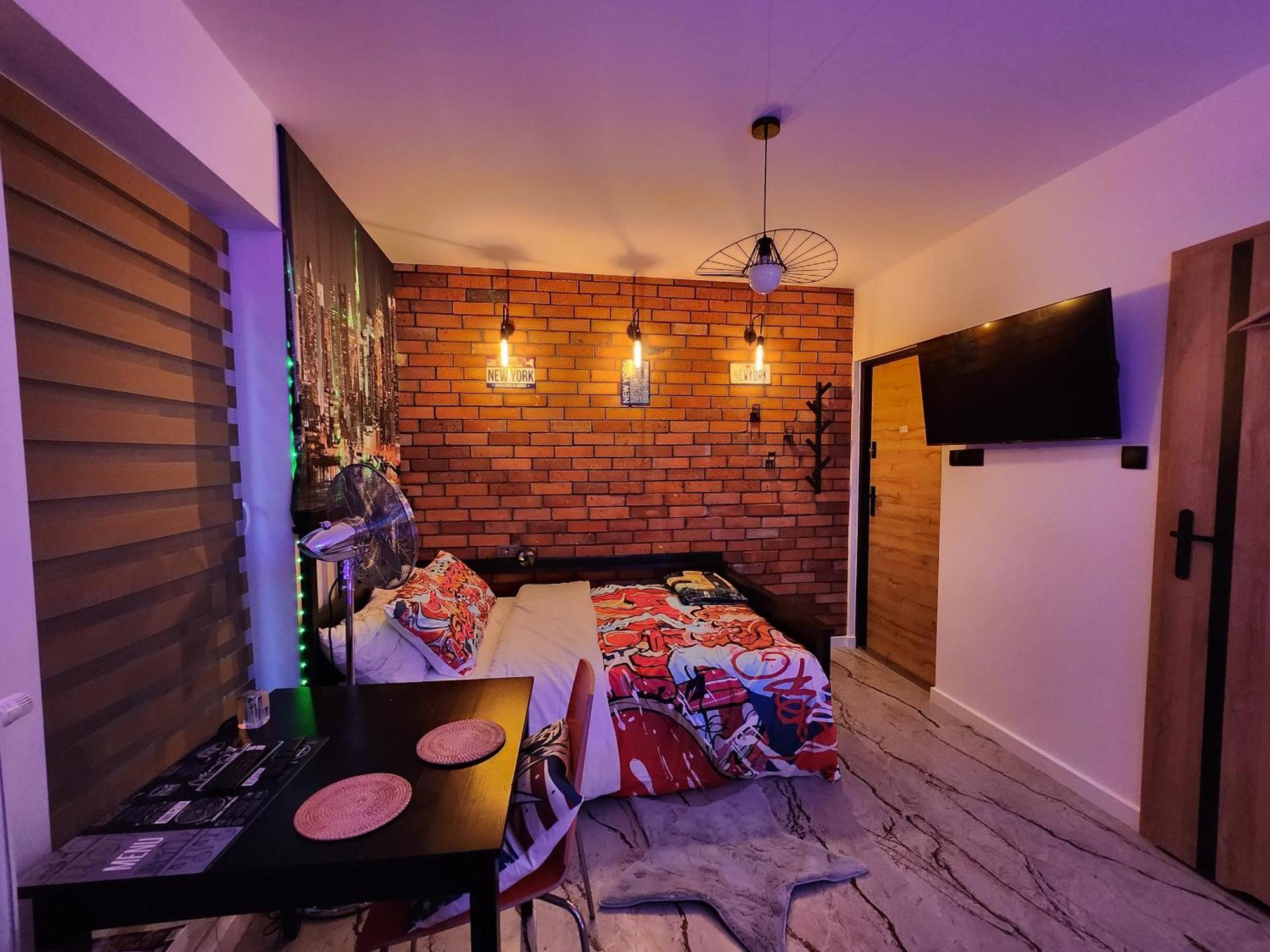 Huoneisto Chmielna Prestige With Luxury Jacuzzi And Sauna! Selected Also Feature A Massage Chair And Himalayan Salt With Color Therapy Salt Forest *