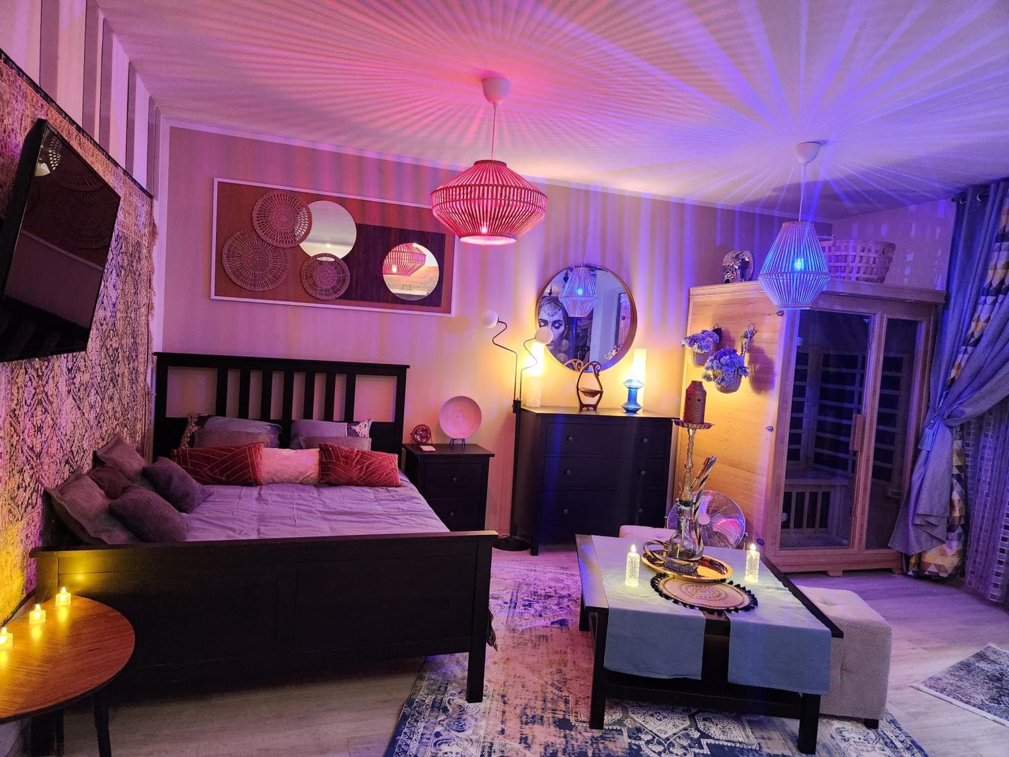 Chmielna Prestige With Luxury Jacuzzi And Sauna! Selected Also Feature A Massage Chair And Himalayan Salt With Color Therapy Salt Forest Huoneisto Gdańsk