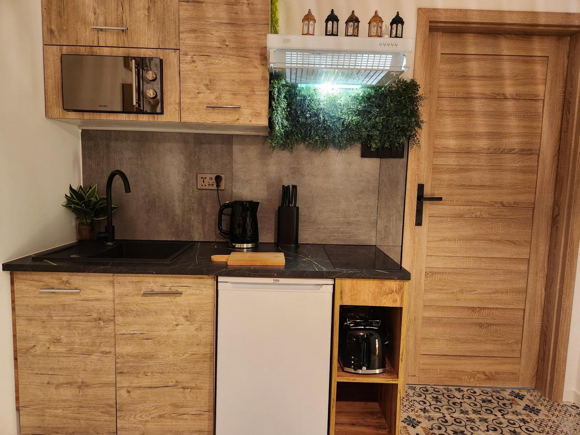 Huoneisto Chmielna Prestige With Luxury Jacuzzi And Sauna! Selected Also Feature A Massage Chair And Himalayan Salt With Color Therapy Salt Forest *