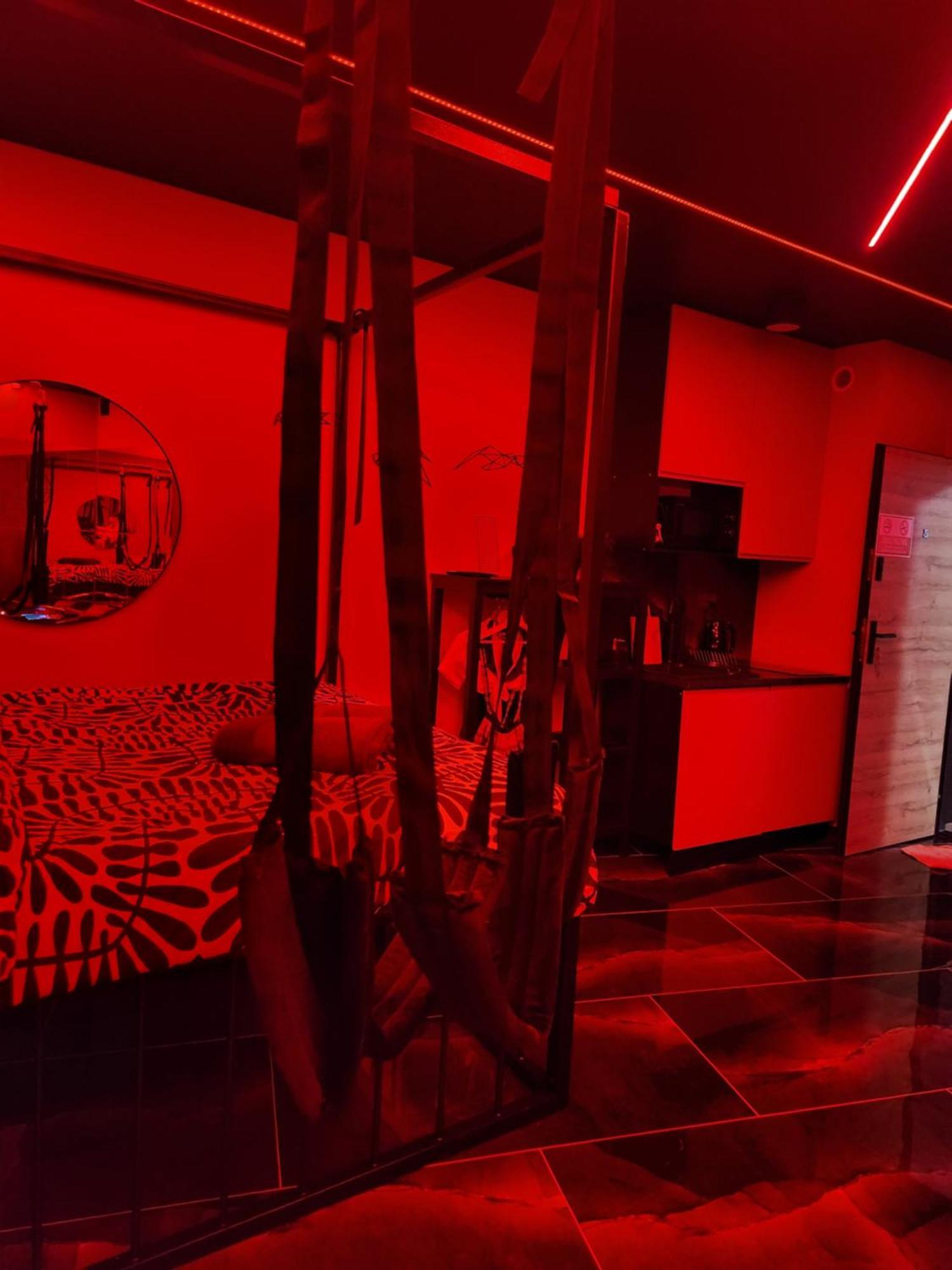 Huoneisto Chmielna Prestige With Luxury Jacuzzi And Sauna! Selected Also Feature A Massage Chair And Himalayan Salt With Color Therapy Salt Forest *