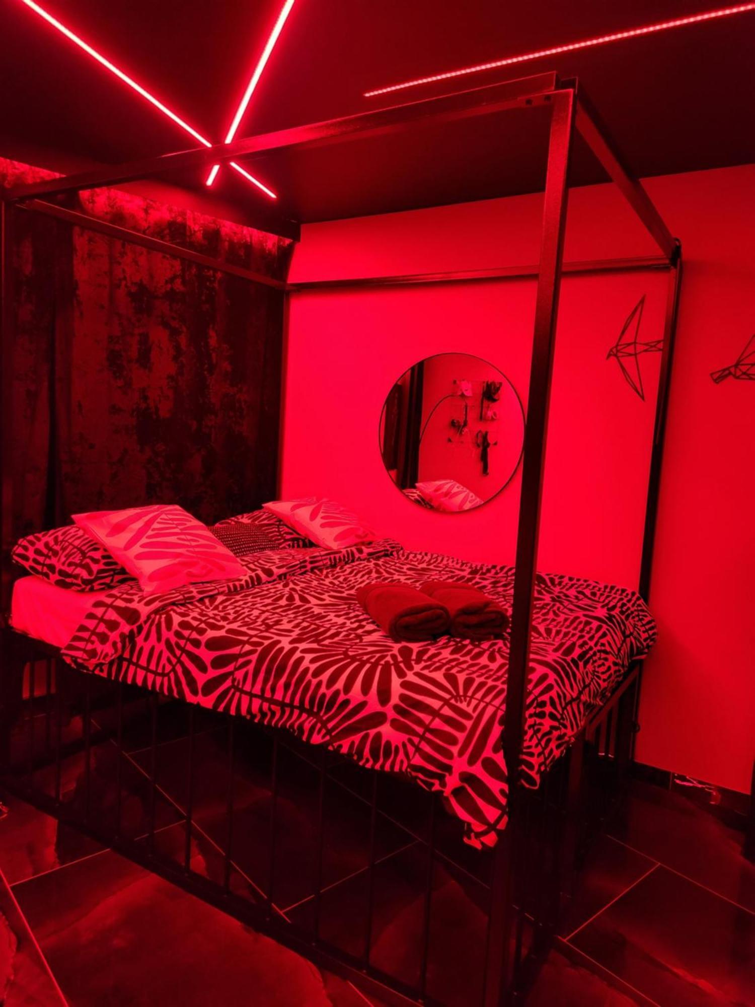 Chmielna Prestige With Luxury Jacuzzi And Sauna! Selected Also Feature A Massage Chair And Himalayan Salt With Color Therapy Salt Forest Huoneisto