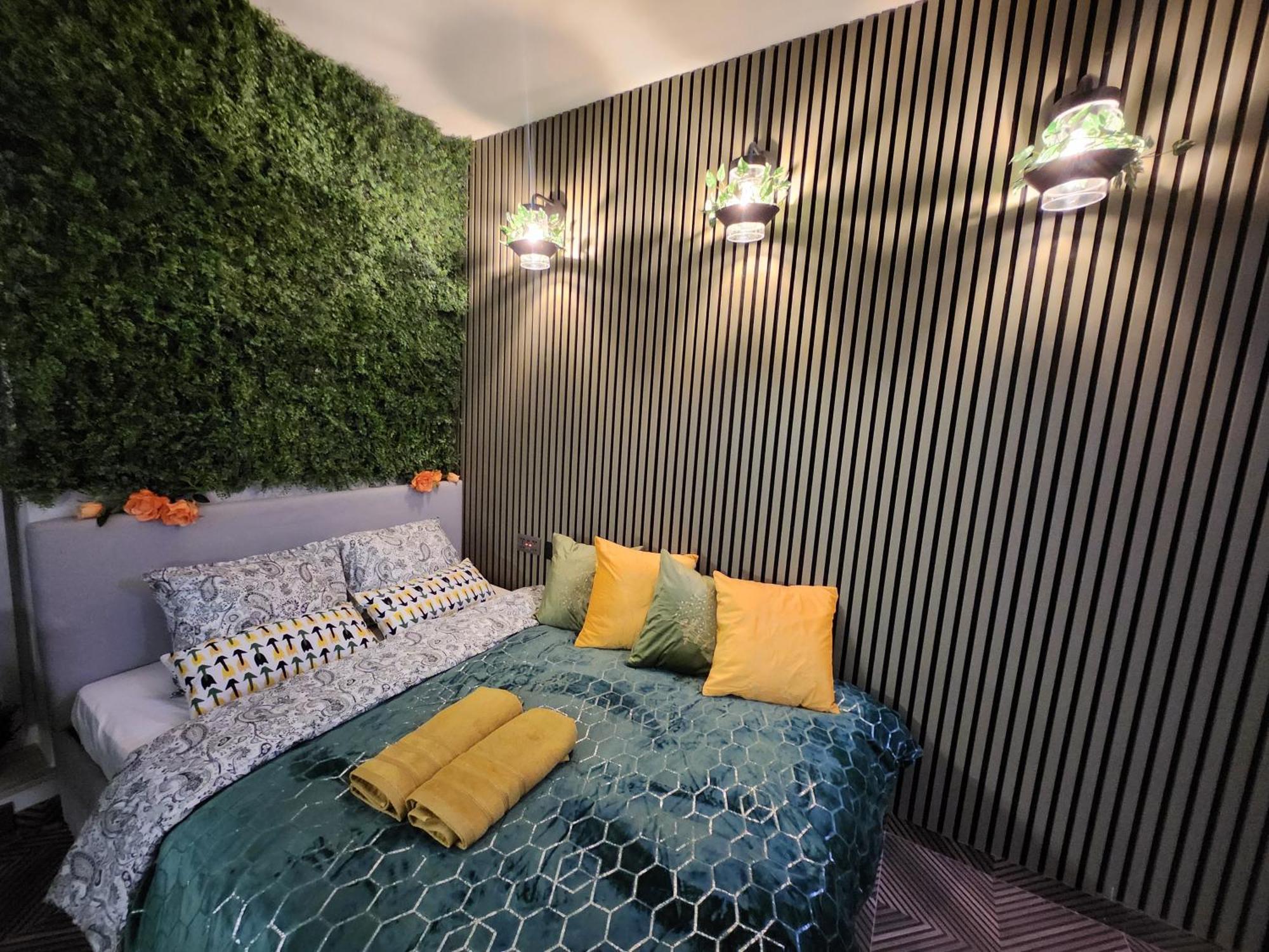 Chmielna Prestige With Luxury Jacuzzi And Sauna! Selected Also Feature A Massage Chair And Himalayan Salt With Color Therapy Salt Forest Huoneisto