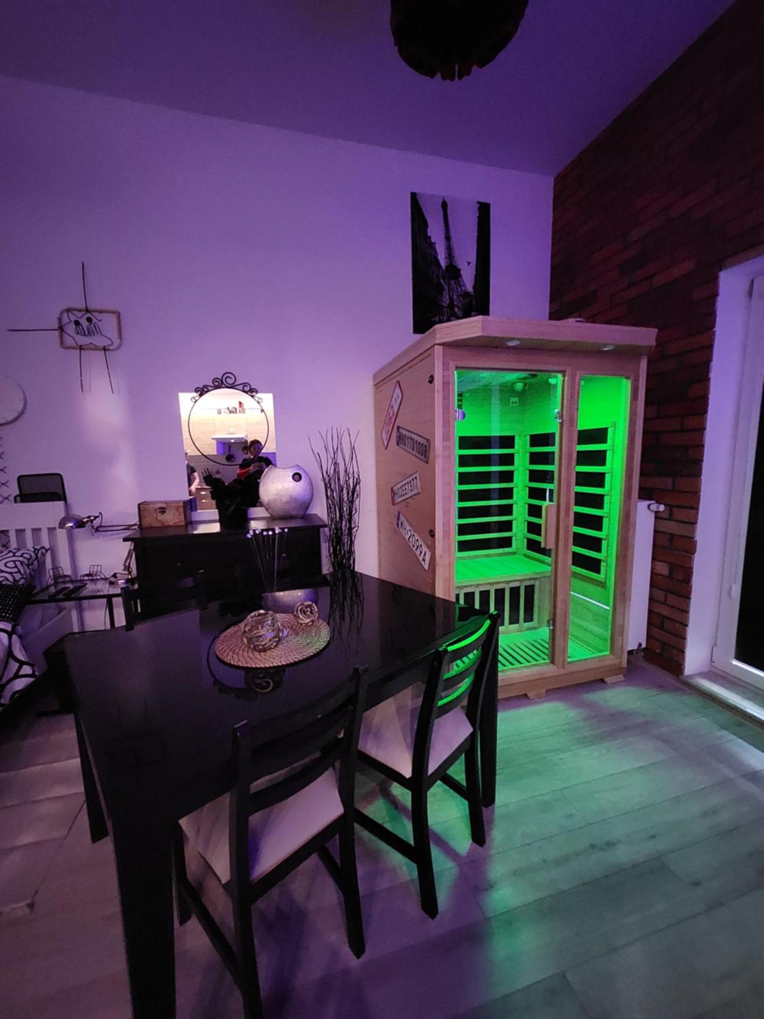 Huoneisto Chmielna Prestige With Luxury Jacuzzi And Sauna! Selected Also Feature A Massage Chair And Himalayan Salt With Color Therapy Salt Forest *