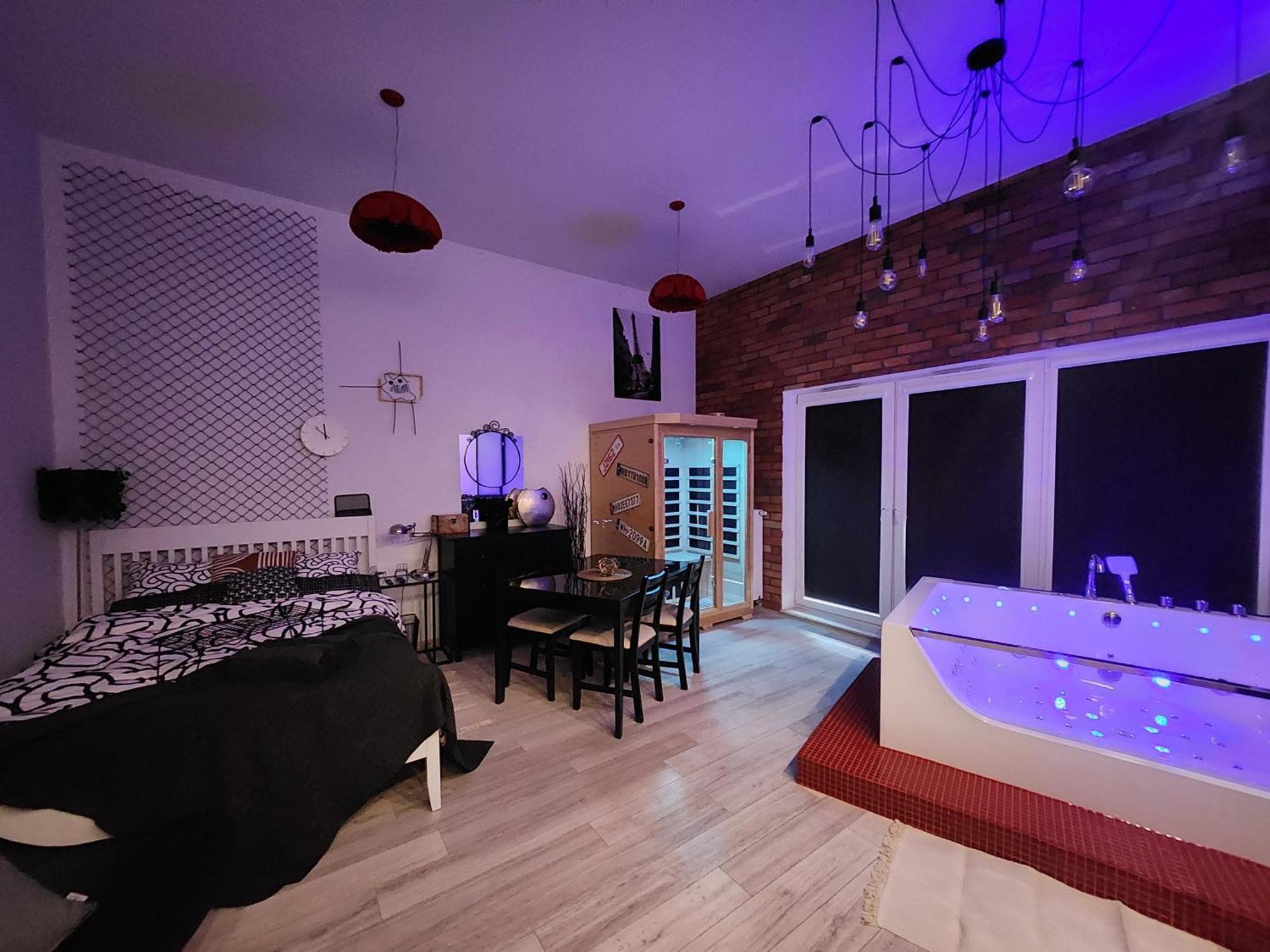 Chmielna Prestige With Luxury Jacuzzi And Sauna! Selected Also Feature A Massage Chair And Himalayan Salt With Color Therapy Salt Forest Gdańsk