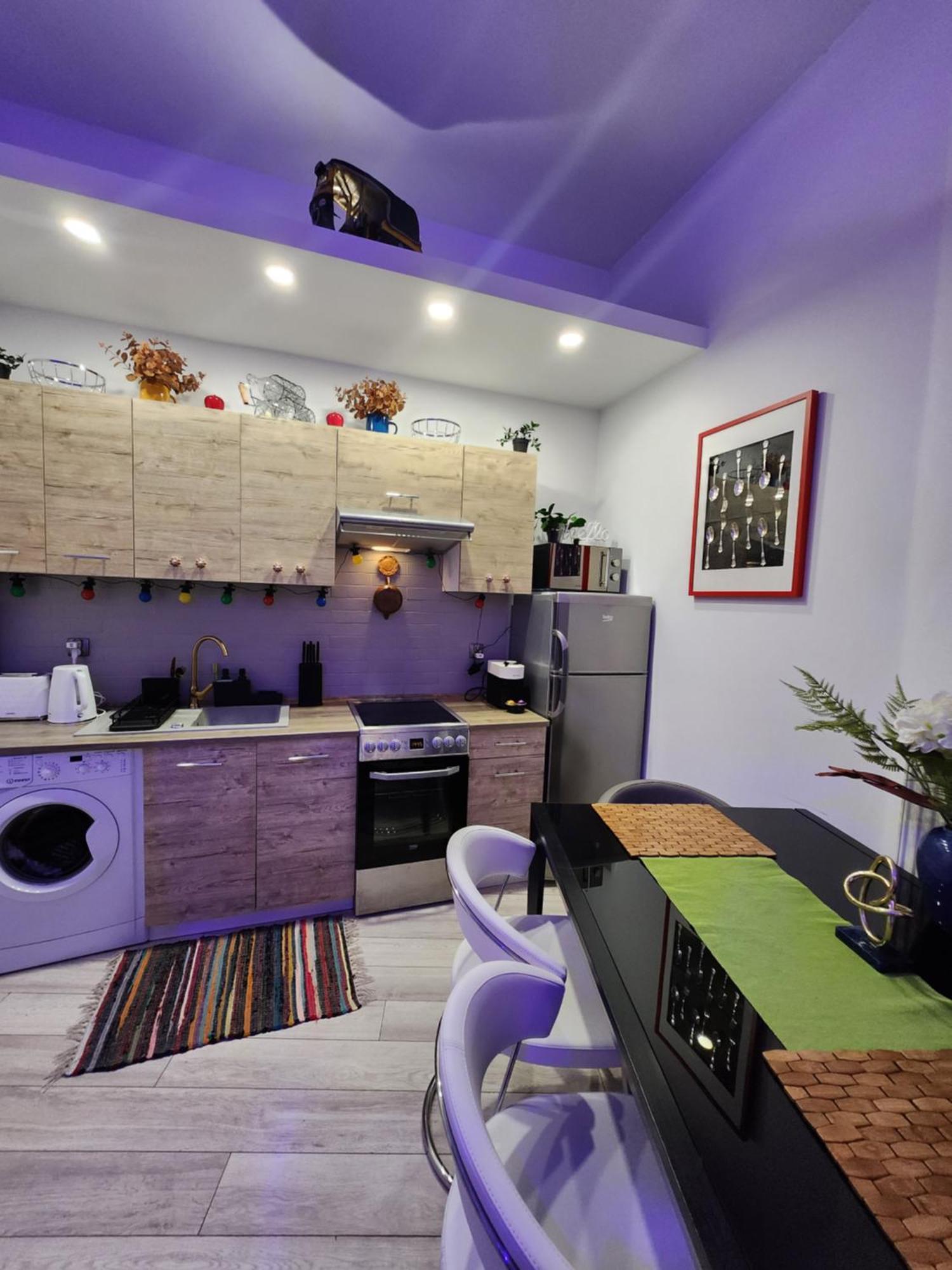 Chmielna Prestige With Luxury Jacuzzi And Sauna! Selected Also Feature A Massage Chair And Himalayan Salt With Color Therapy Salt Forest Huoneisto